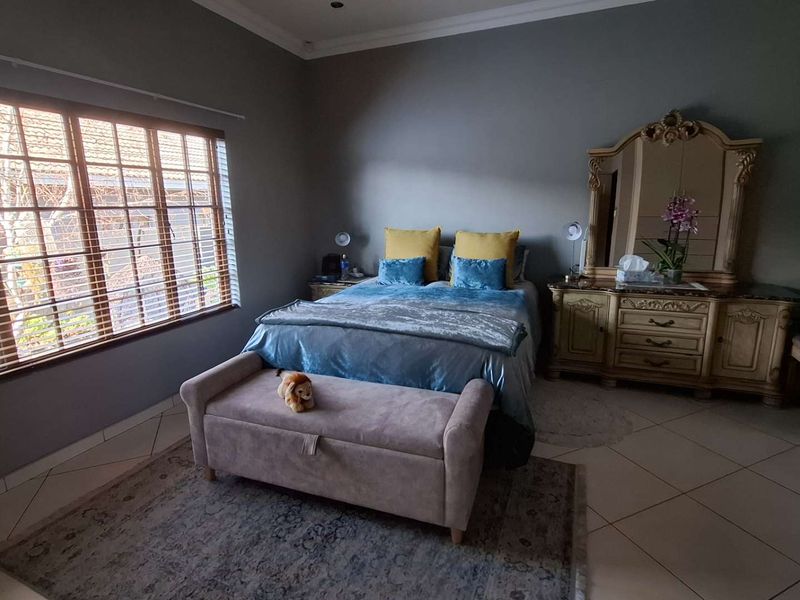 Modern Family Living with Solar, Security & Style - Photo 10