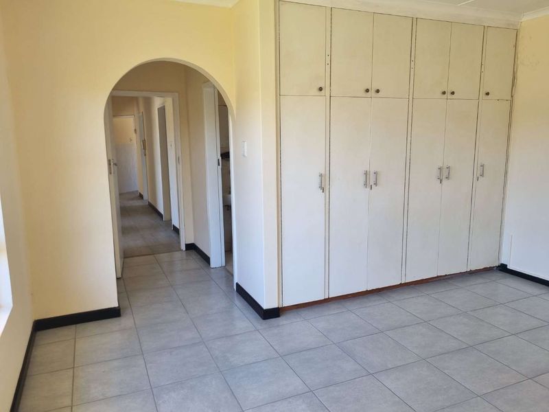 Spacious Family Home in Prime Location Beacon Bay - Photo 5