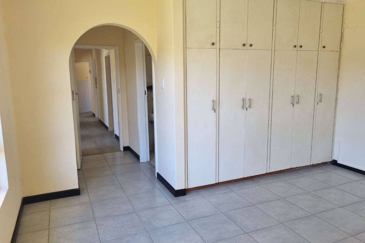 Spacious Family Home in Prime Location Beacon Bay - Photo 5