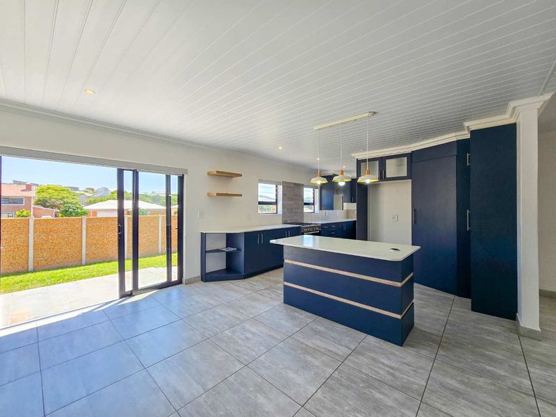 Three bedroom house for sale in sought after area. - Photo 9