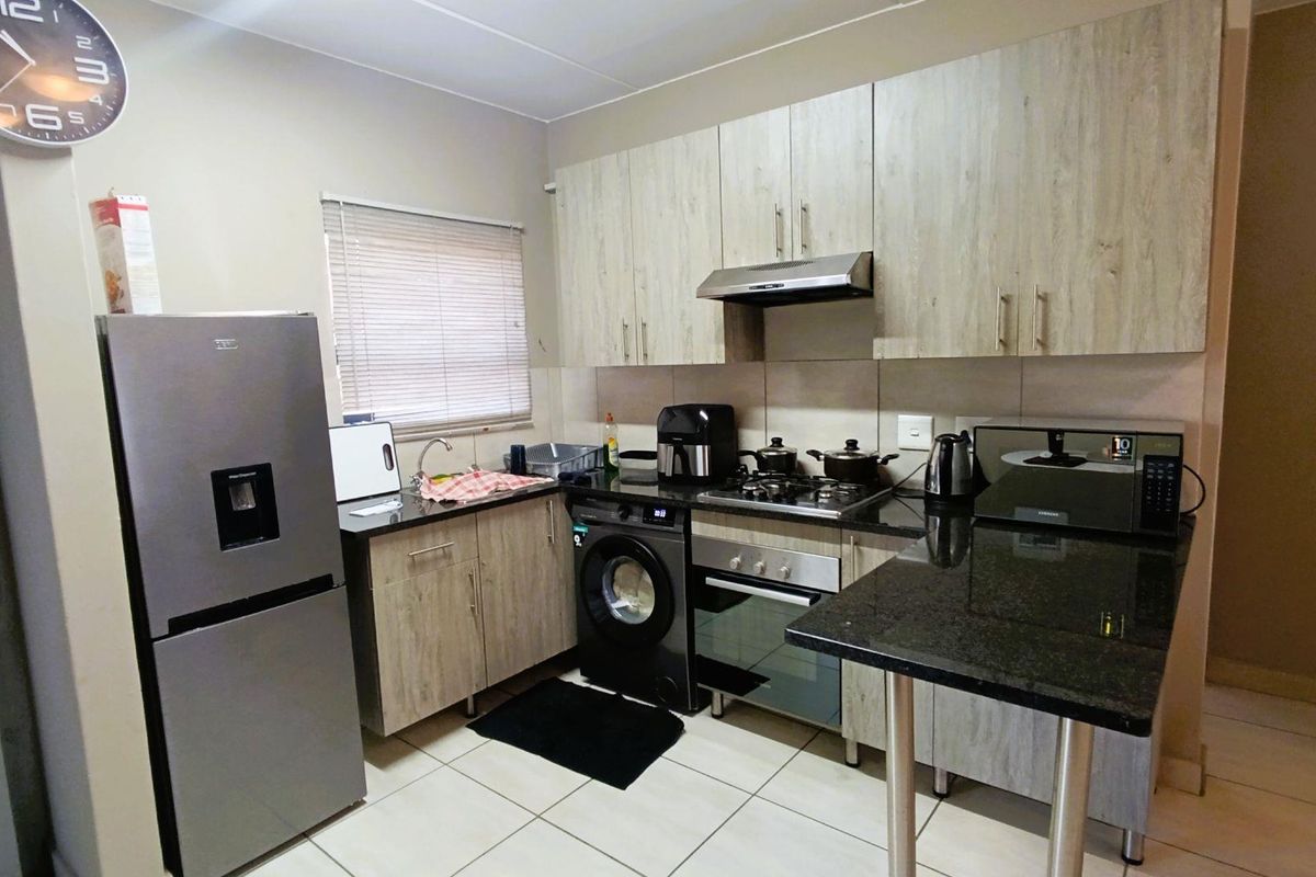 Unlock the Door to your First Home: Stylish and Secure 2 Bedroom Apartment - Photo 5