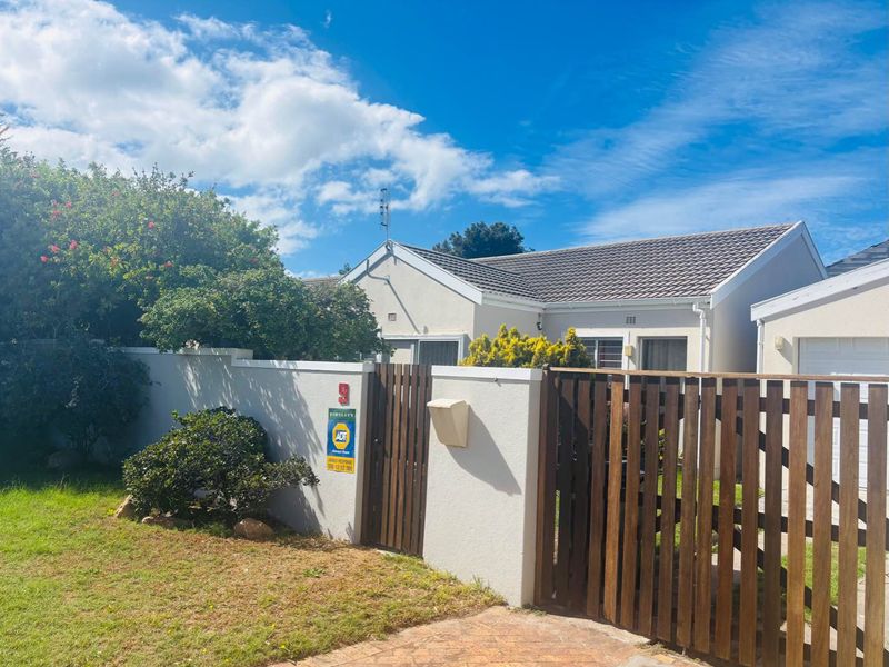 Charming 3 Bedroom Home in a lovely Neighbourhood - Photo 6