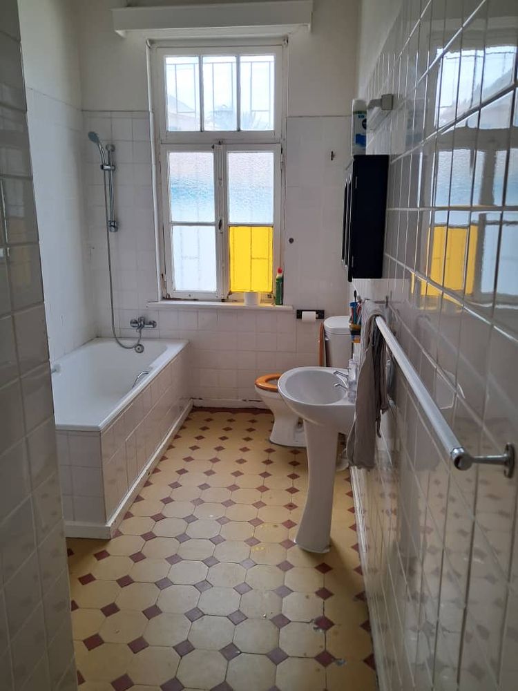 main bebroom en-suit w/c