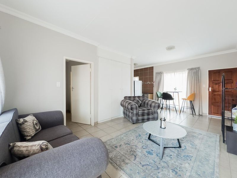 1 Bedroom Unit in Wapadrand - Photo 2