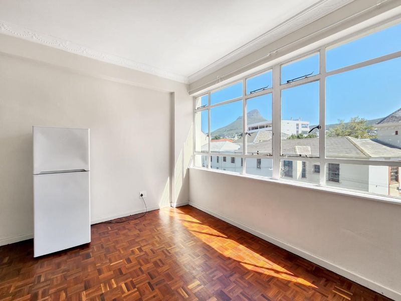 This light-filled 2 Bedroom apartment is truly a gem. - Photo 9