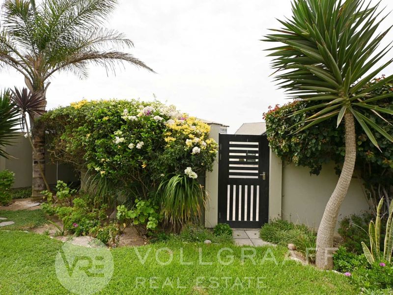 Charming home perfect for family living & entertaining - Photo 3