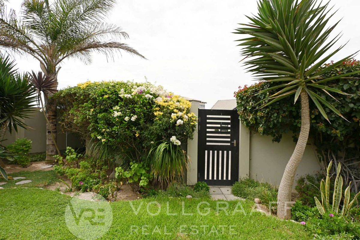 Charming home perfect for family living & entertaining - Photo 3