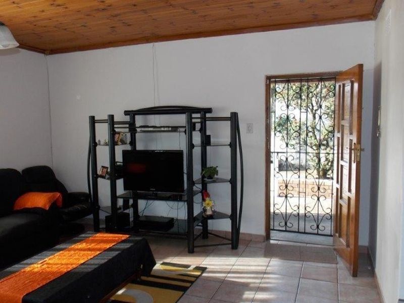 Your New Chill Pad Awaits in Prime Shallcross! - Photo 7
