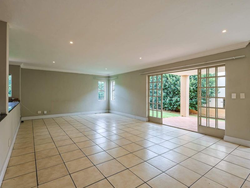 Charming 3-Bedroom House in Equestria with Spacious Yard. - Photo 10