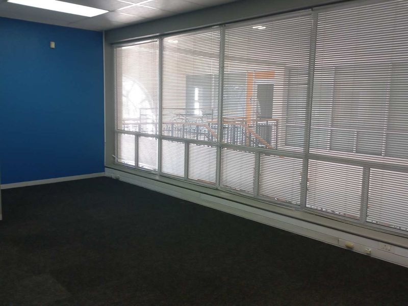 First floor office vacancy, close to Greenacres! - Photo 10