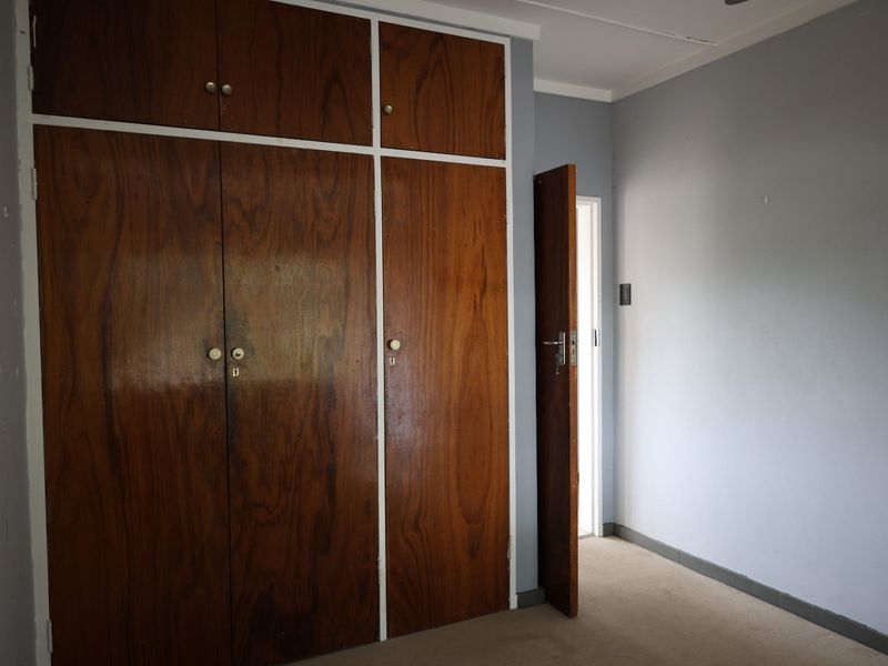 2.5-Bedroom Top-Floor Flat - Photo 7