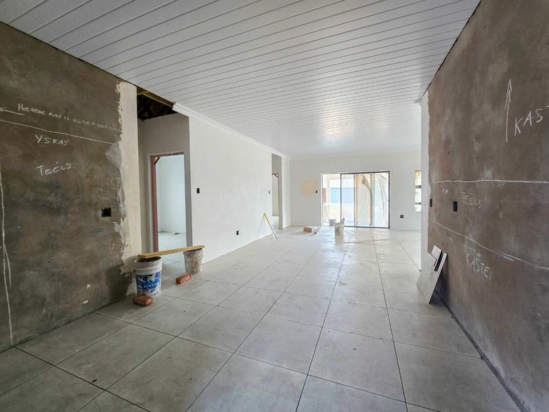A prime, newly built home designed to satisfy the most discerning buyer. - Photo 10