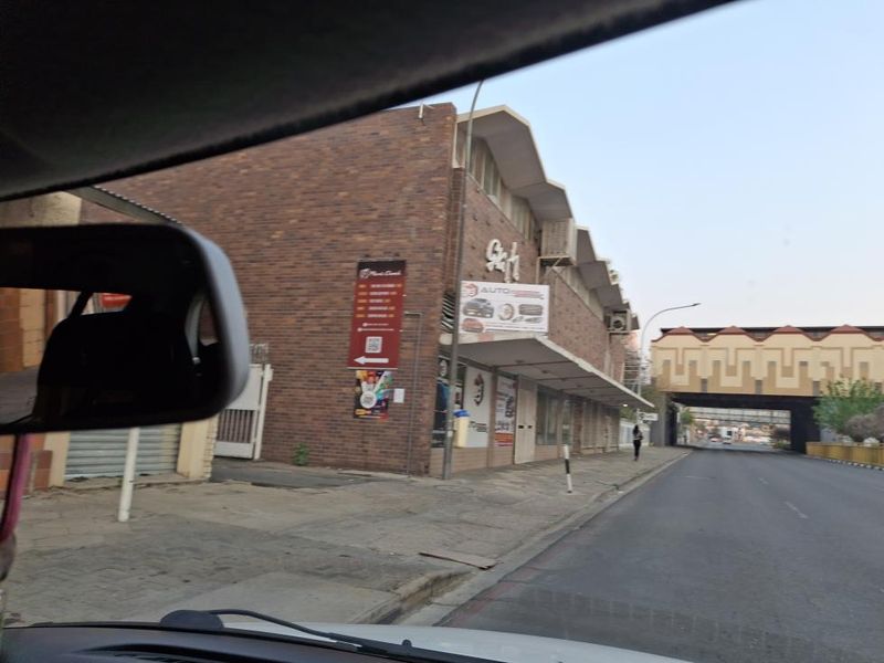 Prime Commercial Investment Opportunity – Geka Building - Photo 2