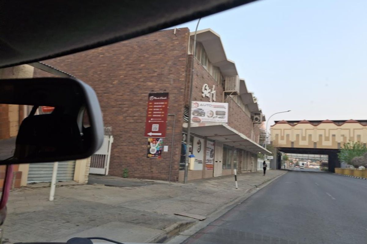 Prime Commercial Investment Opportunity – Geka Building - Photo 2
