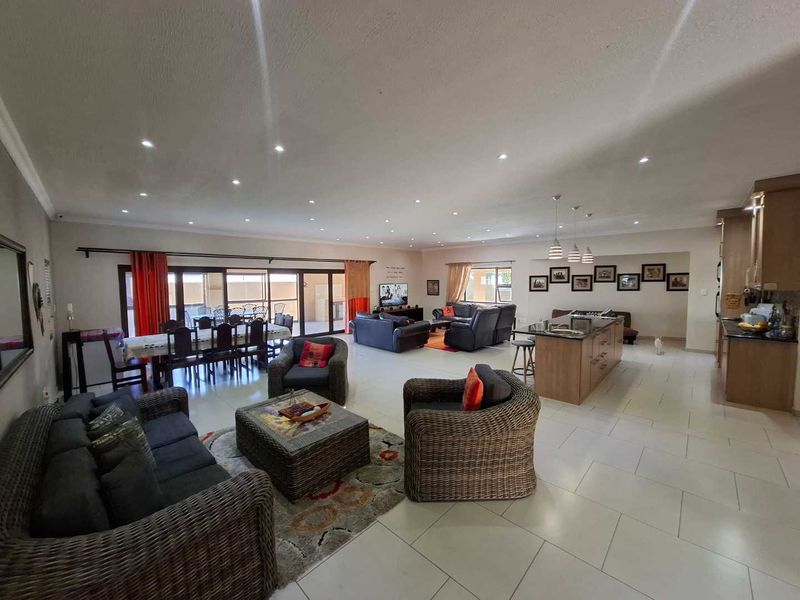 Modern Single-Level Family Home - PRICE REDUCED! - Photo 2