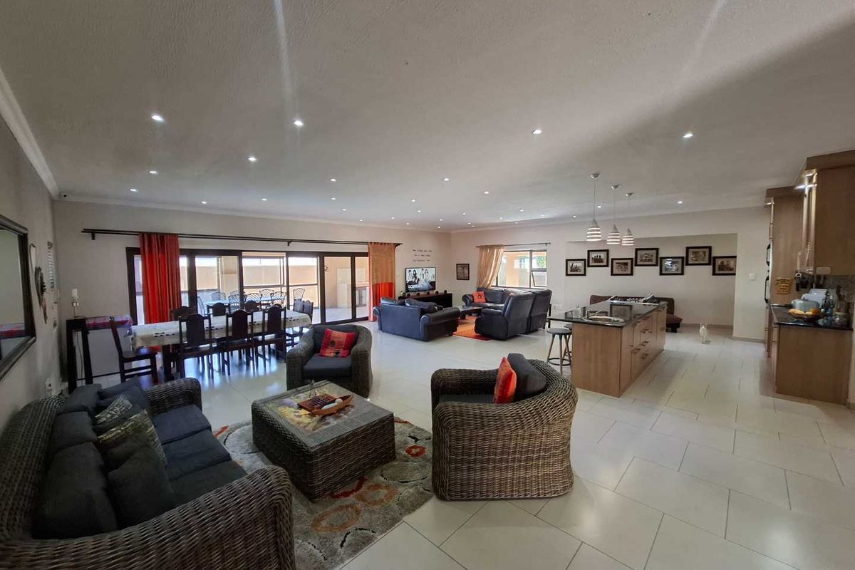 Modern Single-Level Family Home - PRICE REDUCED! - Photo 2