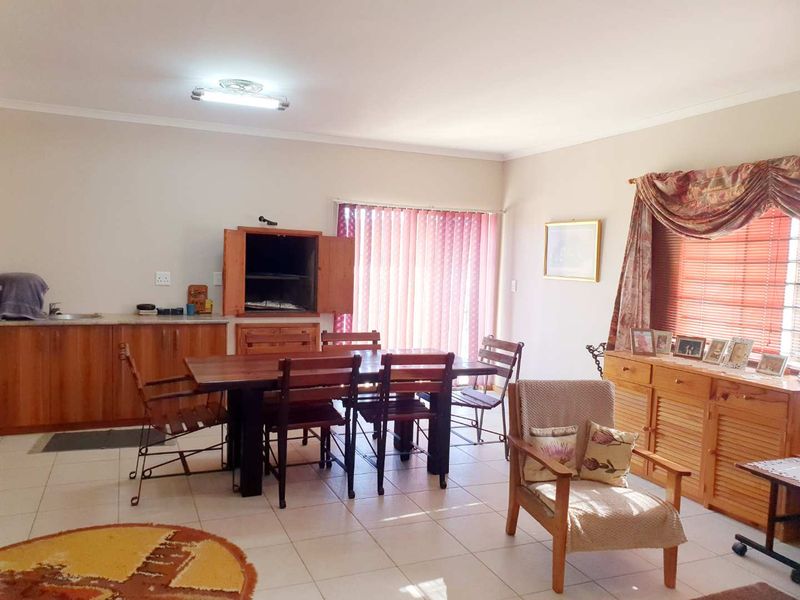 Situated walking distance from the Woermann Brock Supermarket. - Photo 9