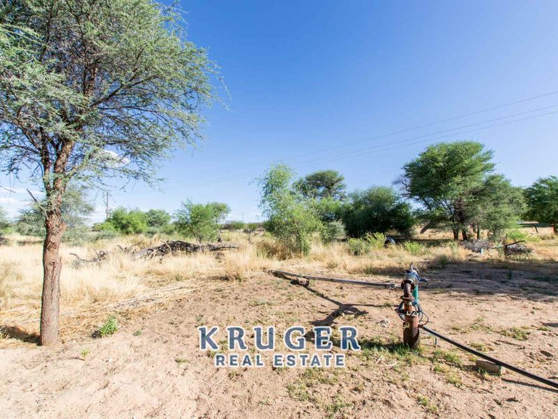 Agricultural smallholding situated approximate 20 km North-East of Omaruru on the banks of the Omaruru river - Photo 2