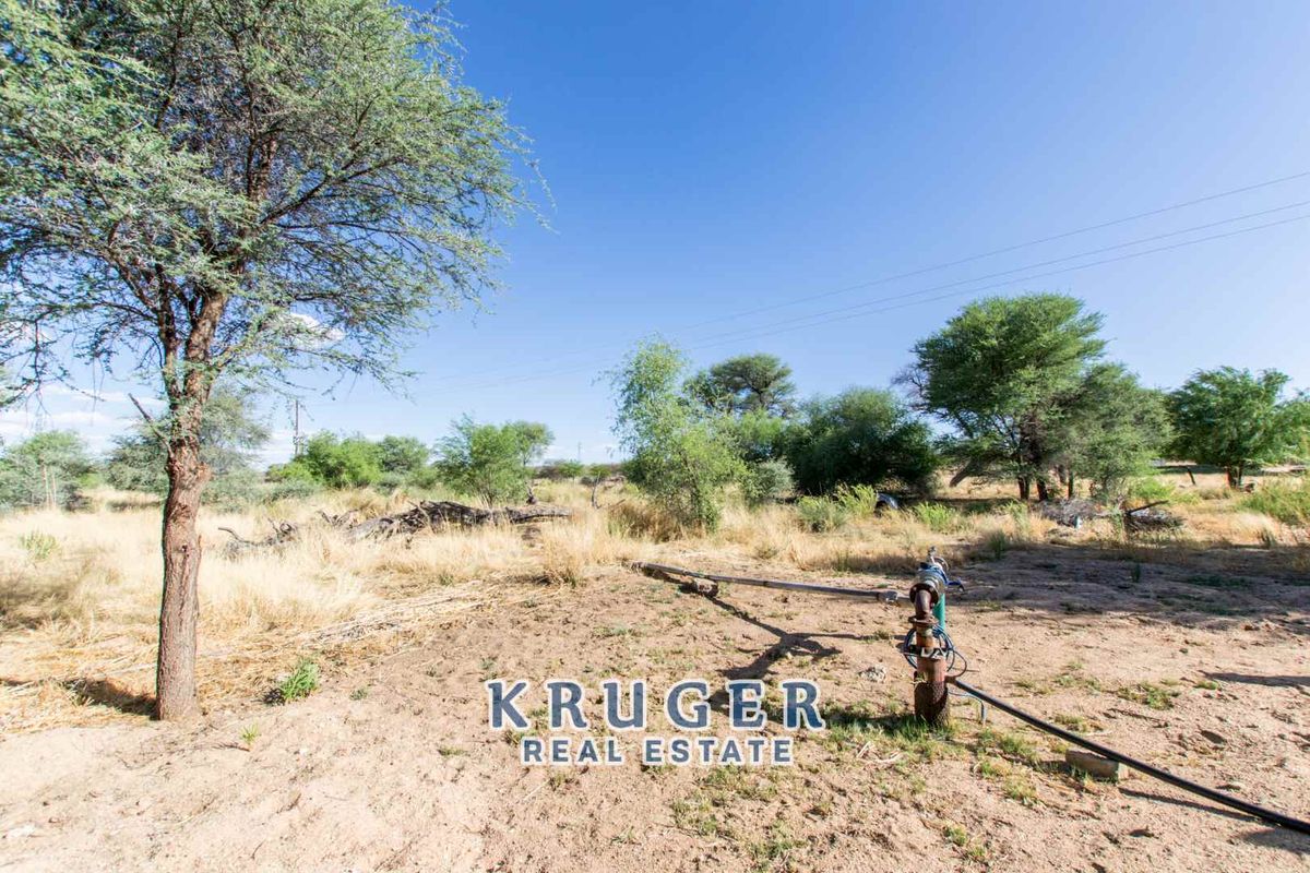 Agricultural smallholding situated approximate 20 km North-East of Omaruru on the banks of the Omaruru river - Photo 2