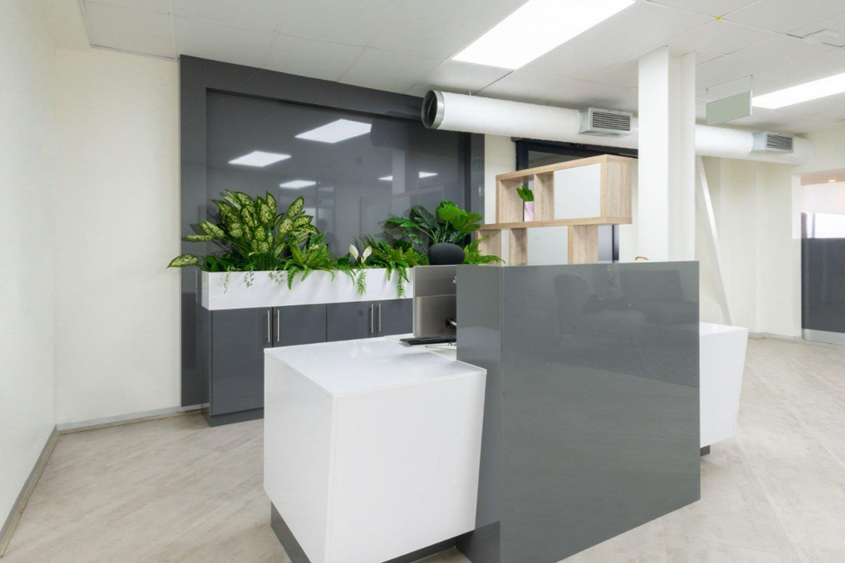 Book open plan office space for businesses of all sizes in Regus Ingenuity Park. Rent this space for 12-months, get 3 months extra FREE. - Photo 2