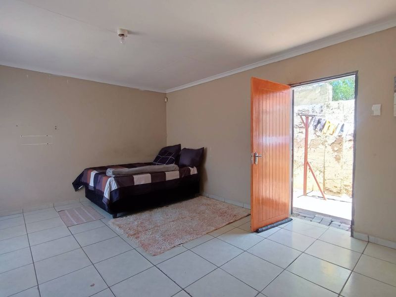 5 Bedroom Apartment in Cosmo City - Photo 5