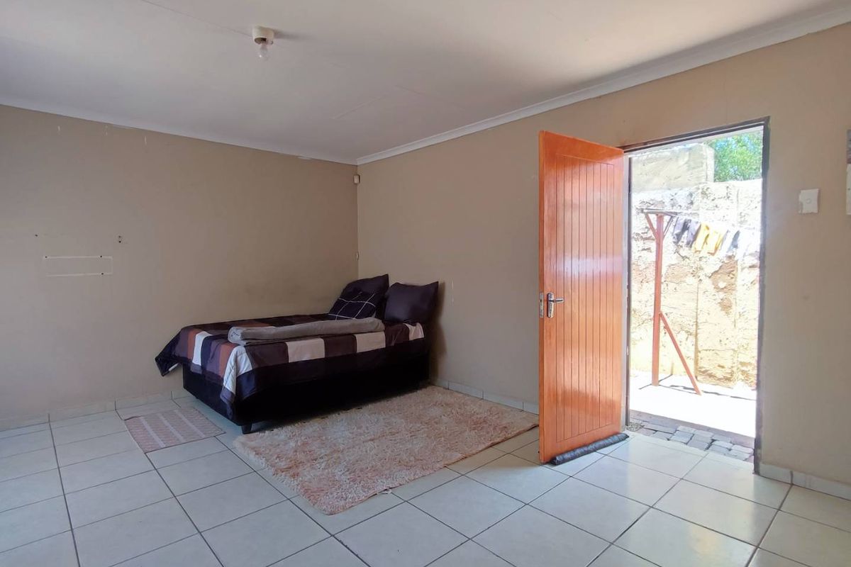 5 Bedroom Apartment in Cosmo City - Photo 5