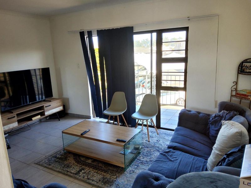 **Exclusive Spacious 2-Bedroom Flat in Prime Gonubie Location** - Photo 4