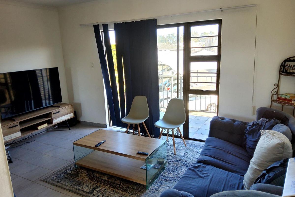 **Exclusive Spacious 2-Bedroom Flat in Prime Gonubie Location** - Photo 4