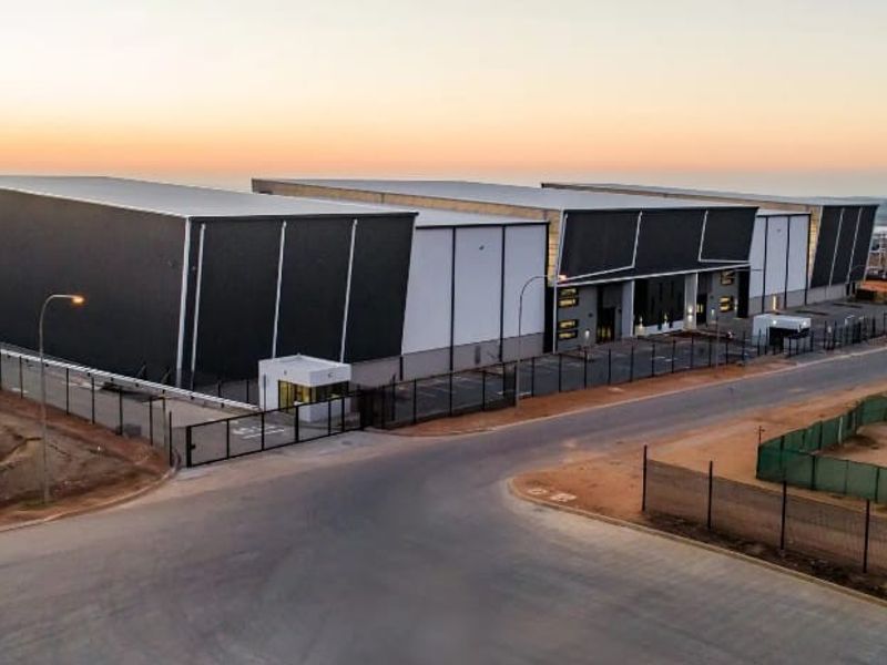 11 366m2 Lords View Warehouse To Let - Photo 4