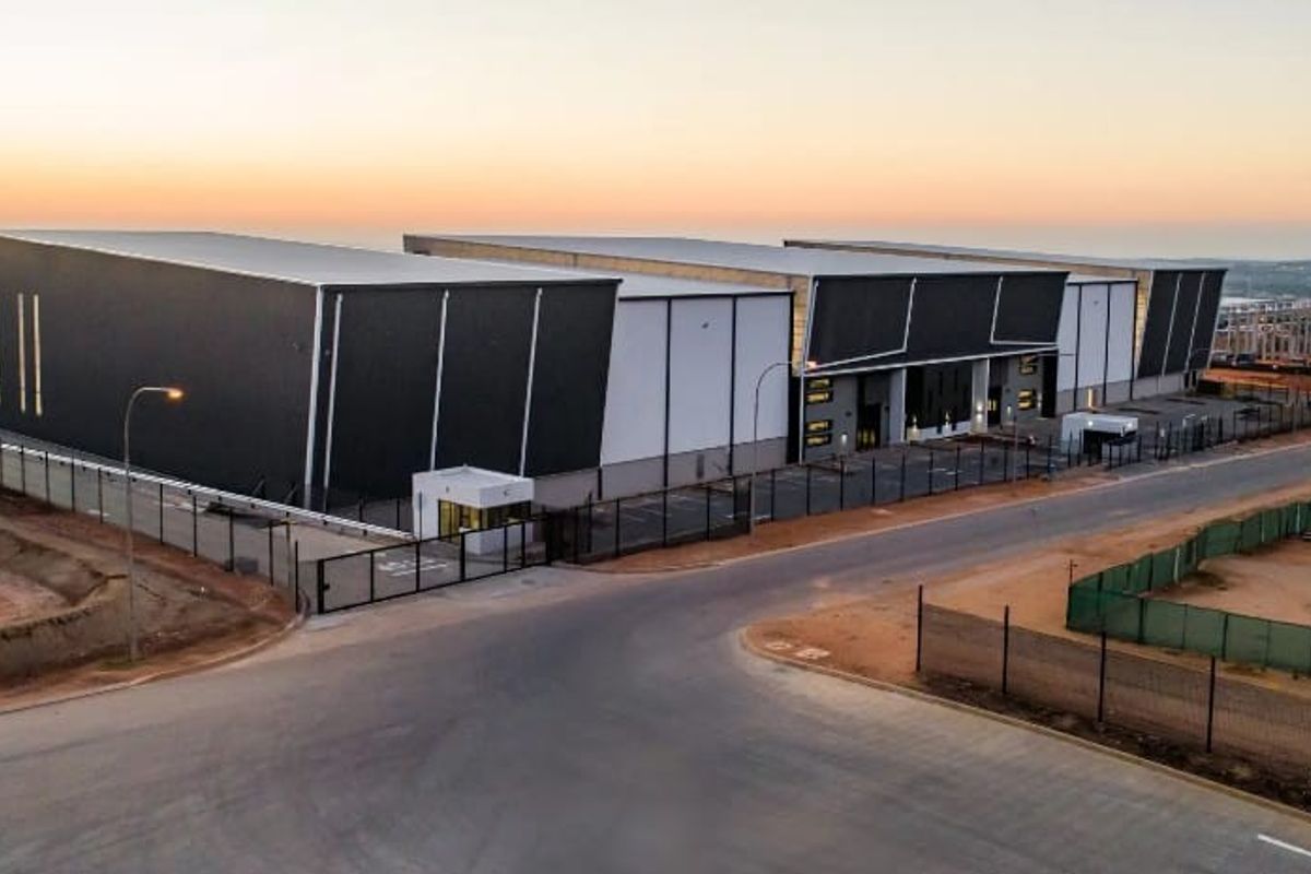 11 366m2 Lords View Warehouse To Let - Photo 4