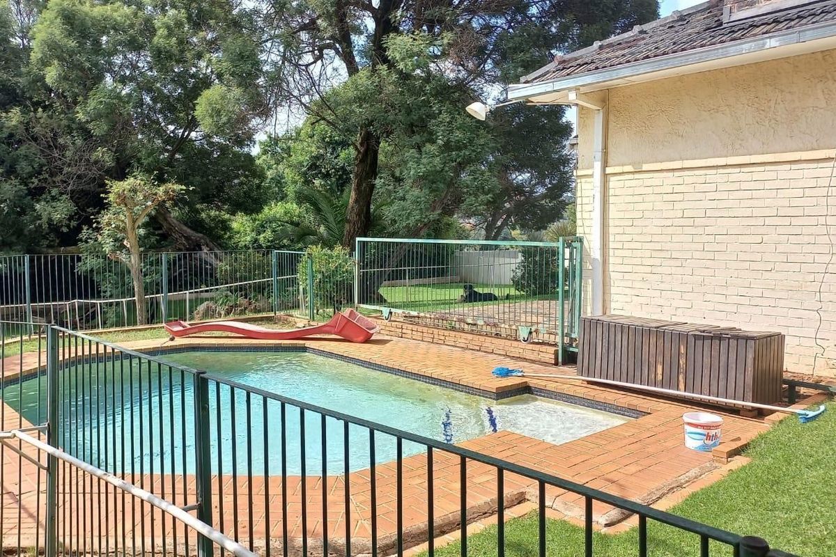 Spacious family home in secure Gated community. - Photo 3