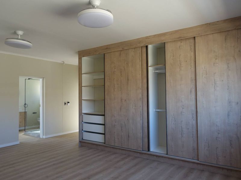 BRAND-NEW FAMILY HOME IN THE TRANQUIL ROSSMUND GOLF VILLAGE - Photo 3