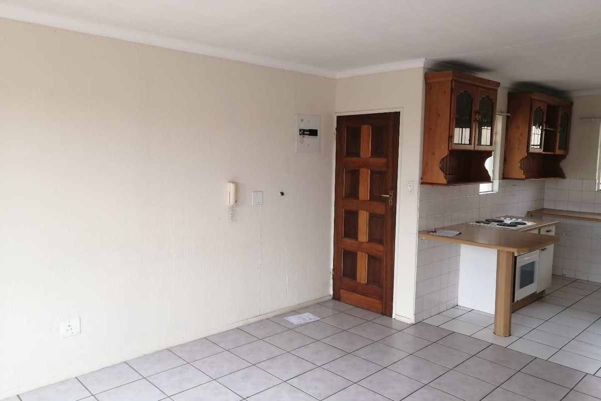 Riverside, 2 Bedroom for sale - Photo 2