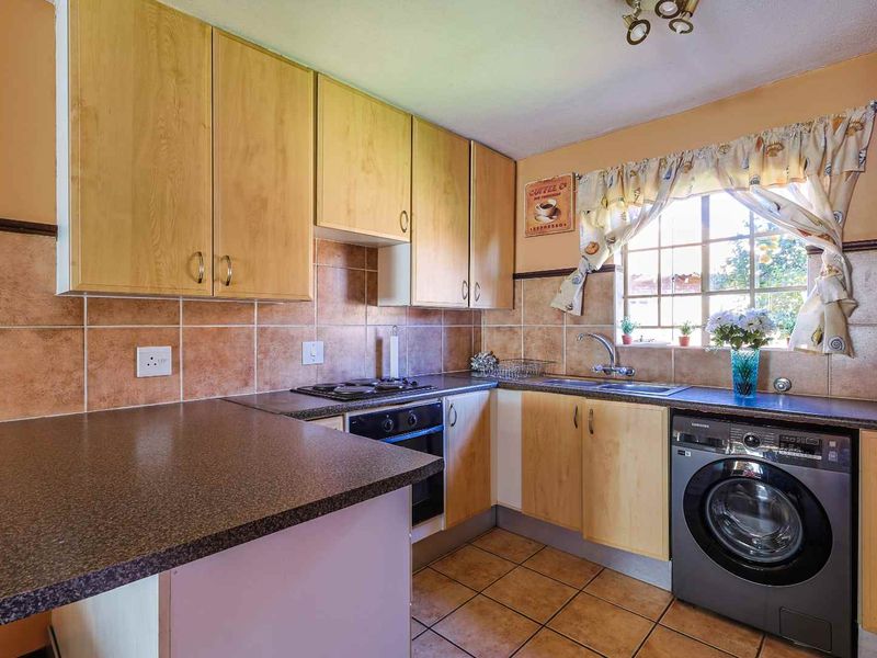 Fully Furnished 2-Bedroom Apartment to Rent - Photo 2