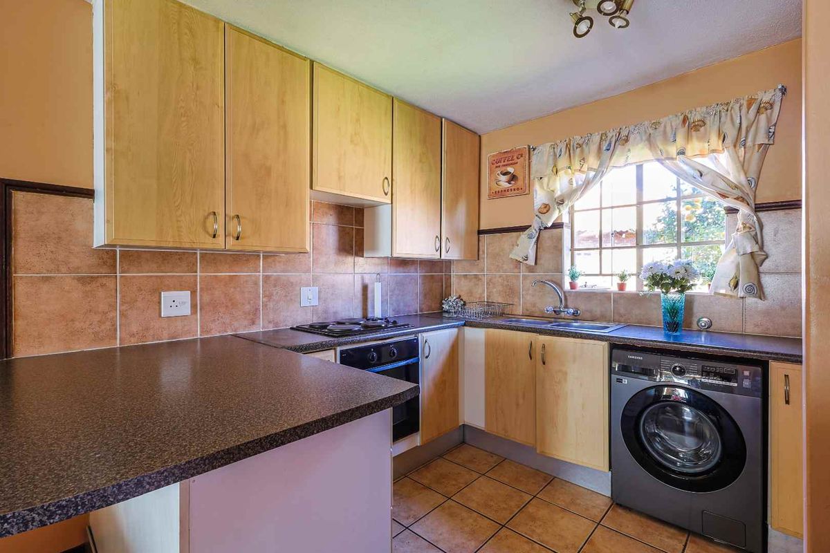 Fully Furnished 2-Bedroom Apartment to Rent - Photo 2