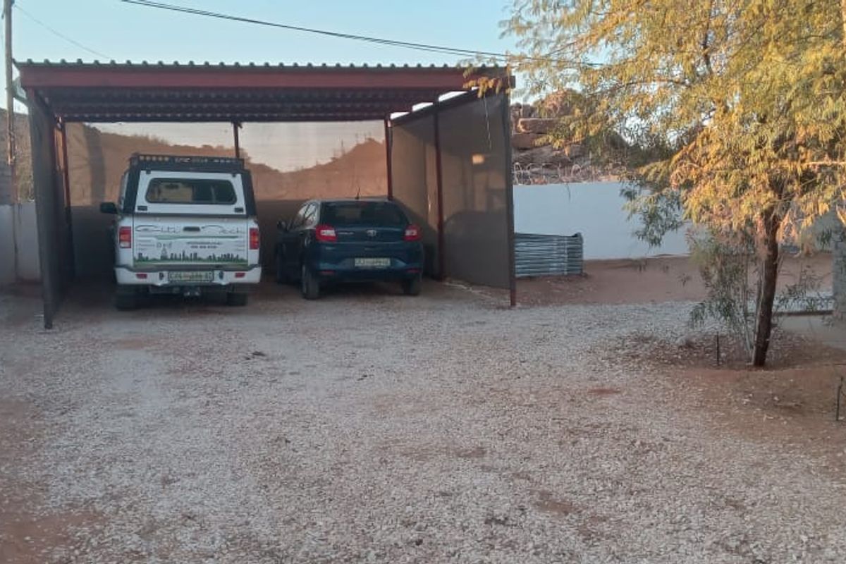 Spacious 3-Bedroom Family Home on Large Erf - Ideal for Expansion or Investment! - Photo 4