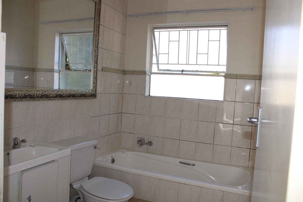 Garden Apartment Close to Mall of Africa - Photo 3