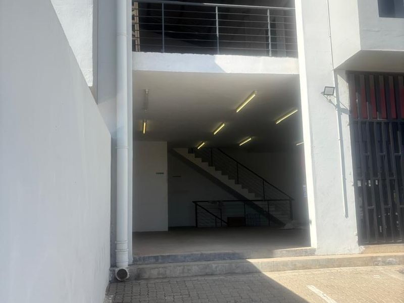 Industrial warehouse - Photo 2