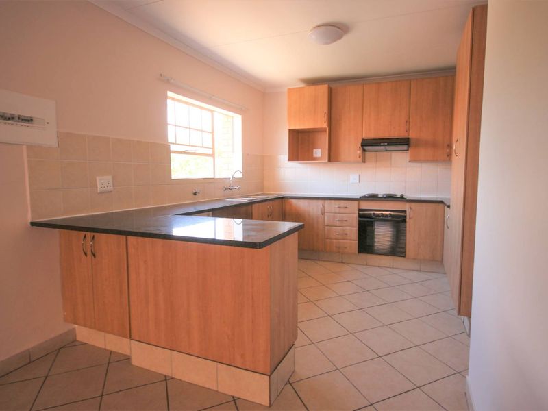 Loadshedding free area - A perfect lock up and go! - Photo 8