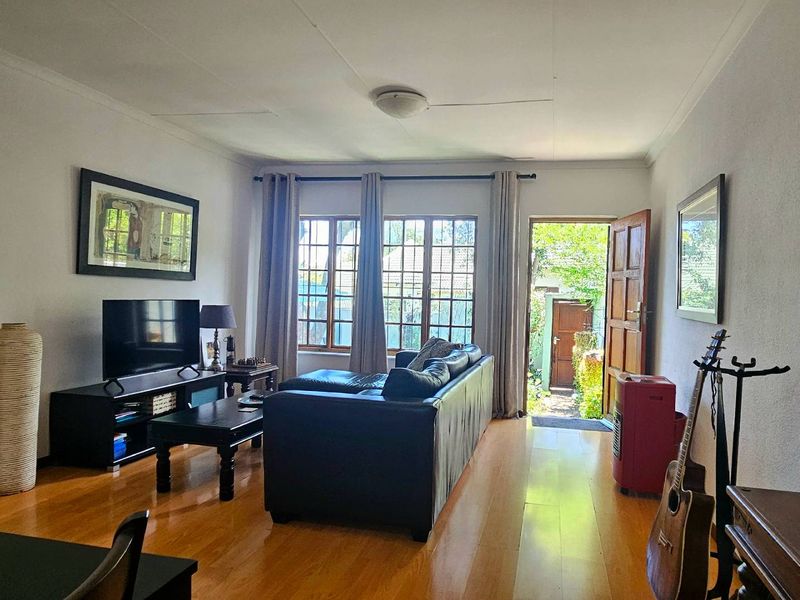 Start Fresh or Wind Down In This Private 2 Bed Paulshof Gem! - Photo 3