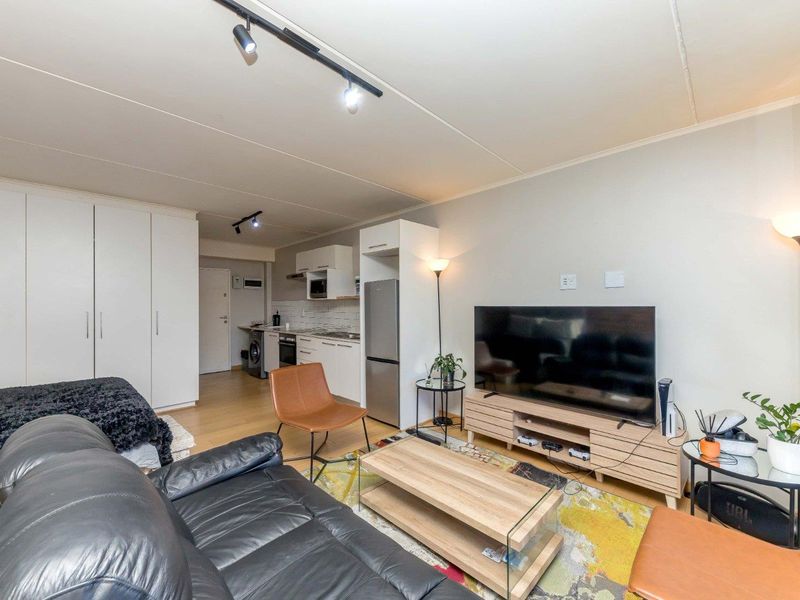 LOCK-UP-AND-GO AIRBNB / INVESTMENT PROPERTY - Photo 2