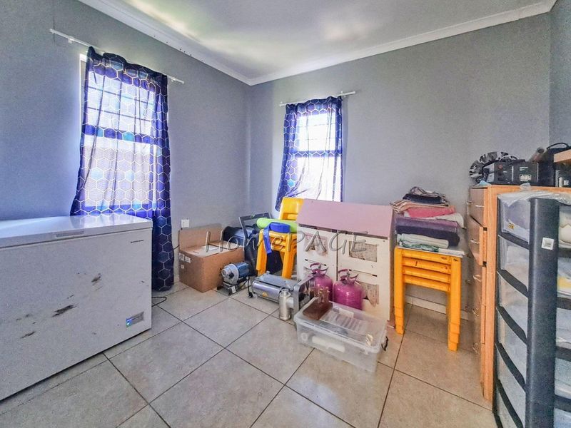 Meersig Ext 2, Walvis Bay:  3 Bedr Double Storey Home is for Sale - Photo 5