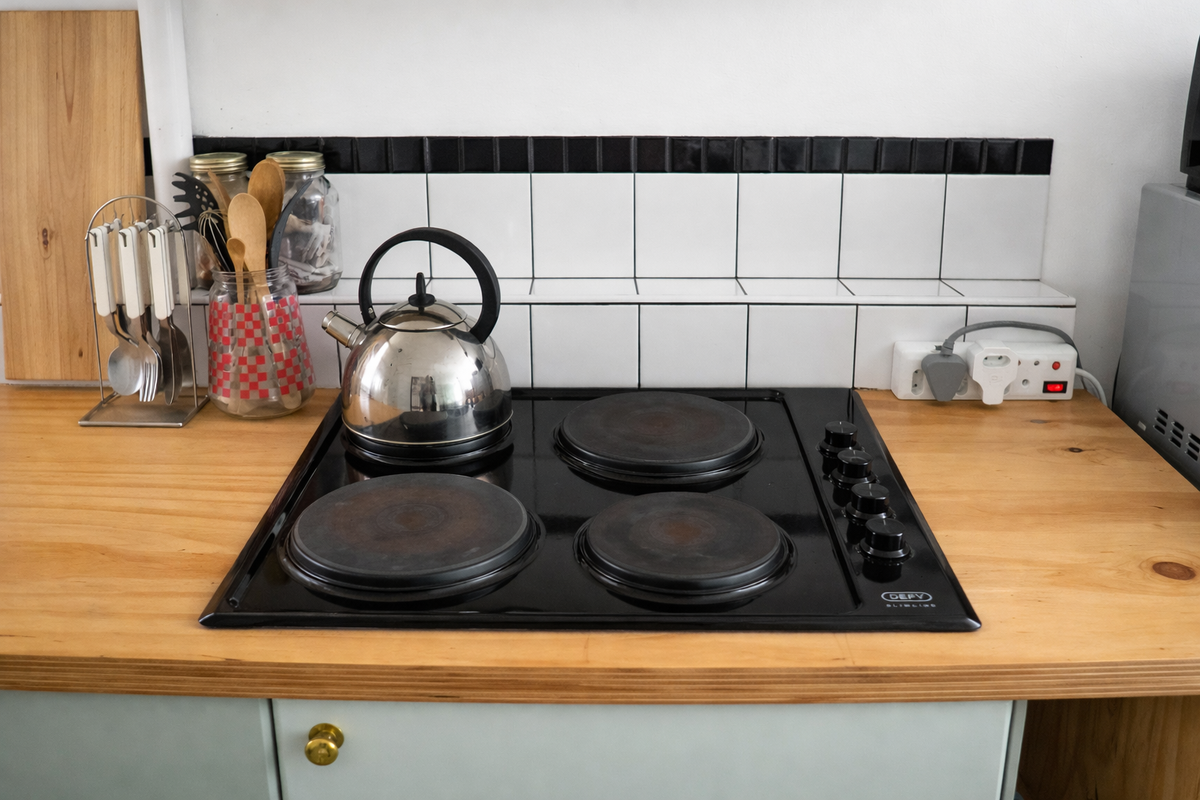 Charming Sea Point Studio Apartment with Sea Views - Photo 5