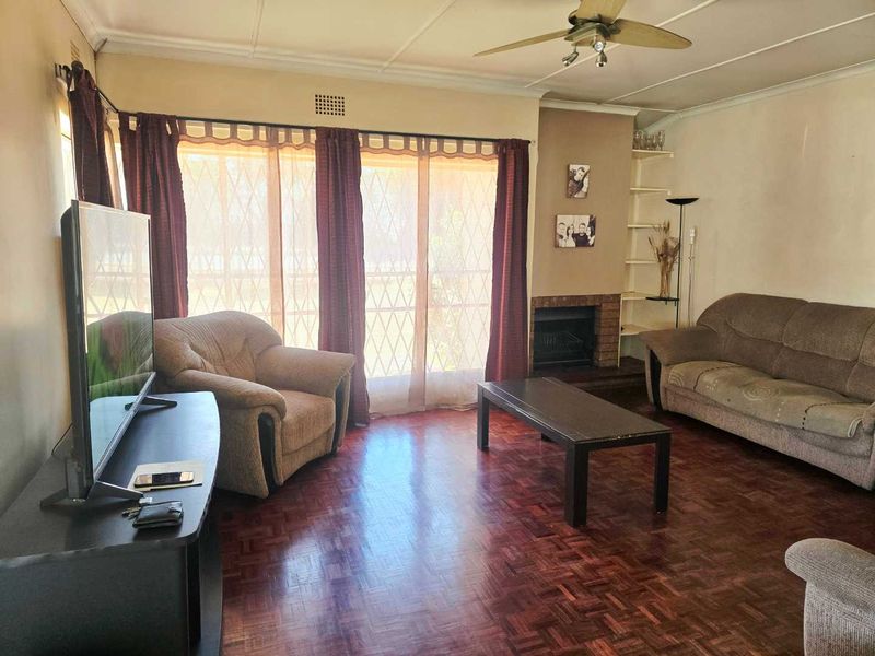 Beautiful family home and you can make her all yours! - Photo 4