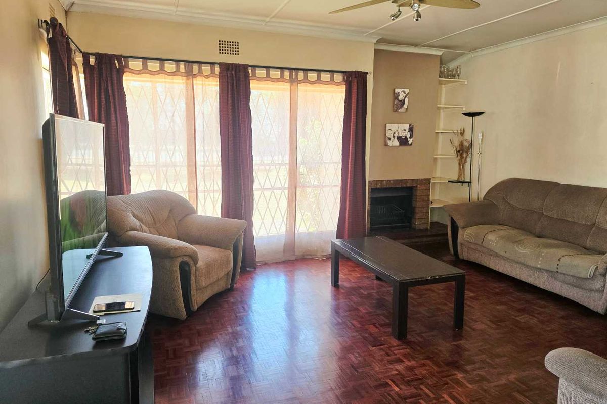 Beautiful family home and you can make her all yours! - Photo 4