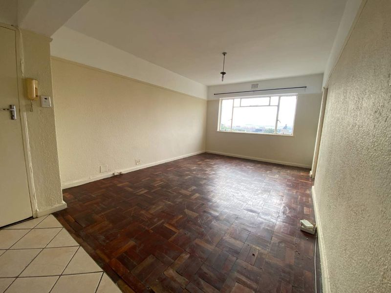 Wonderful Opportunity - Charming Corner 2-Bedroom Apartment with Stunning Views - Photo 4