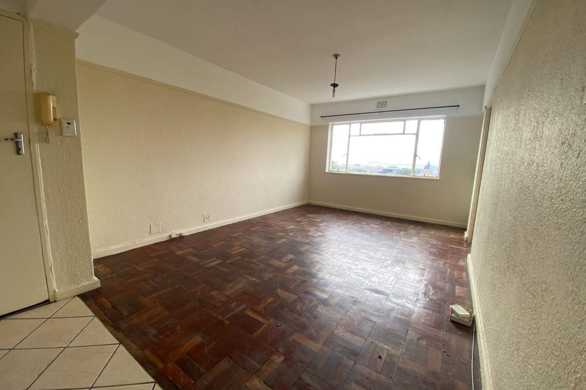 Wonderful Opportunity - Charming Corner 2-Bedroom Apartment with Stunning Views - Photo 4