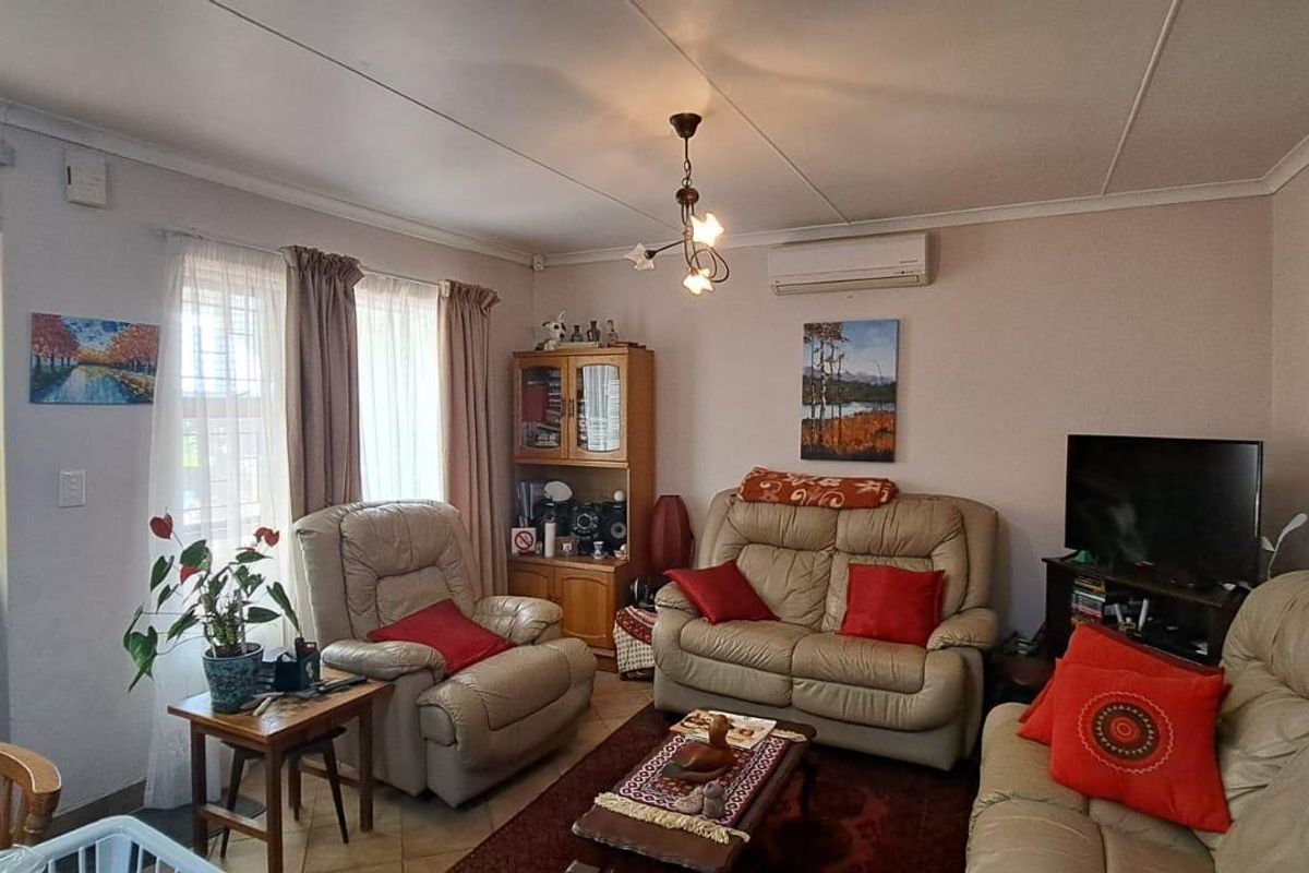 Charming Facebrick Full Title Townhouse in a Popular Complex - Photo 5