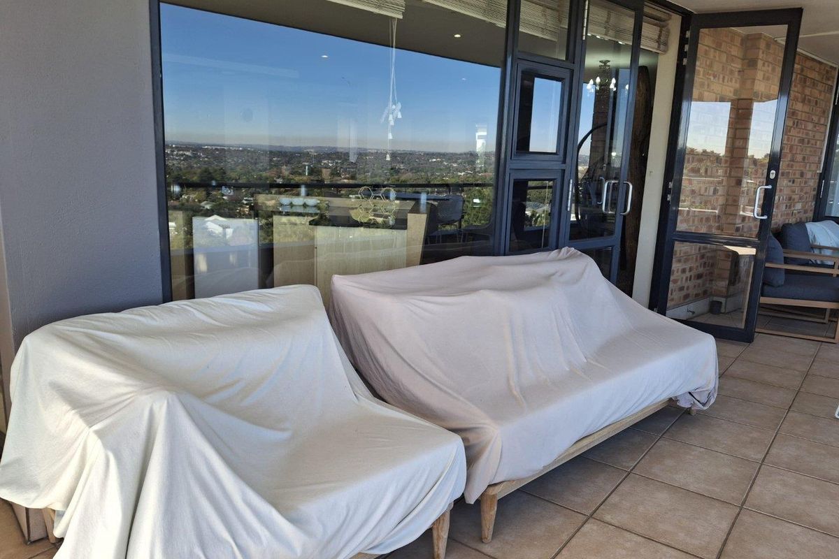 AN EXQUISITE THREE BEDROOM FURNISHED PENTHOUSE - Photo 4