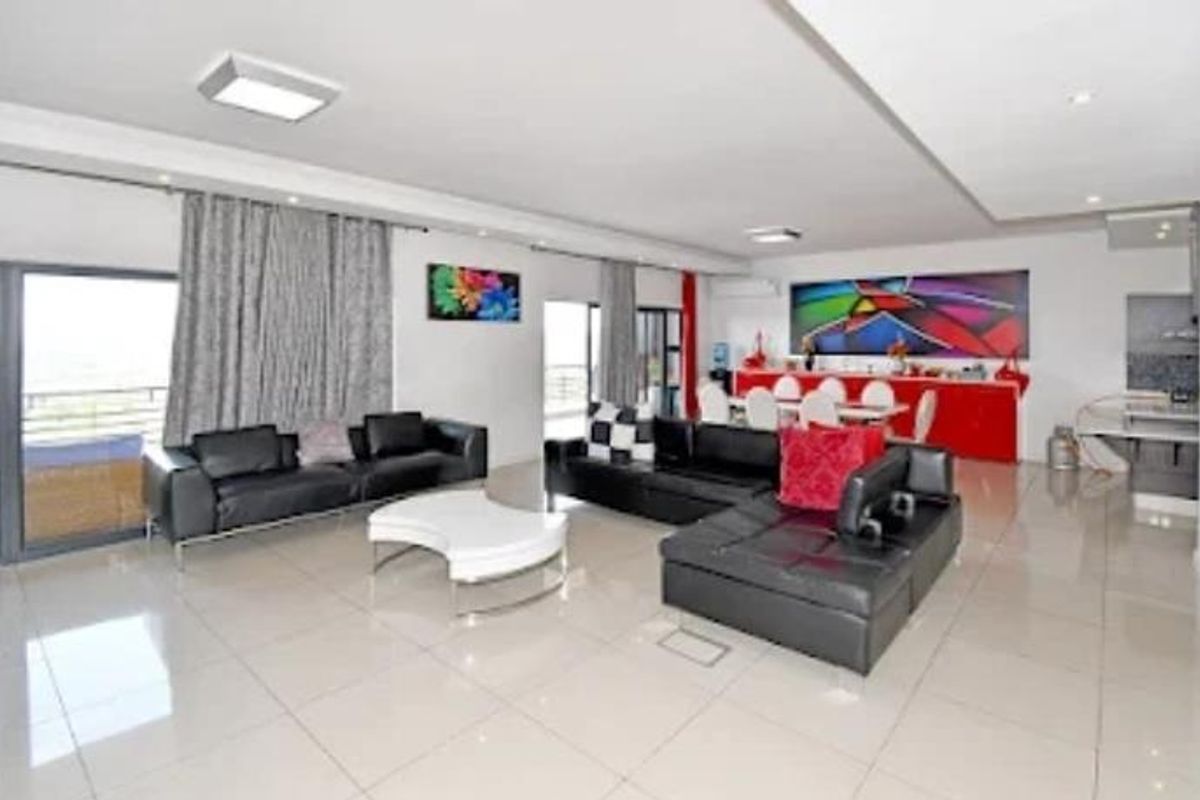 Three Bedroom Penthouse apartment with sensational views - Photo 4